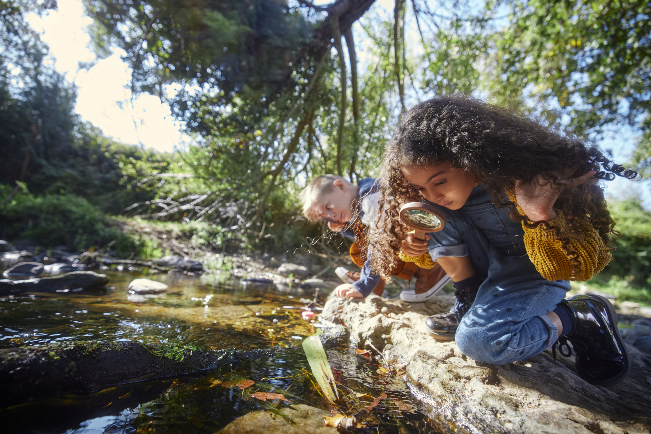 enfants rivière