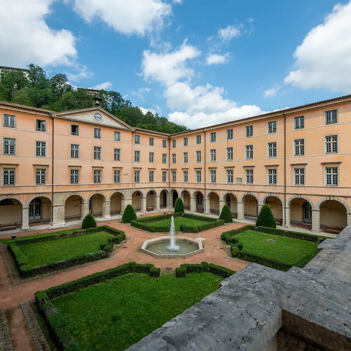 Cloitre ©Vincent Delesvaux